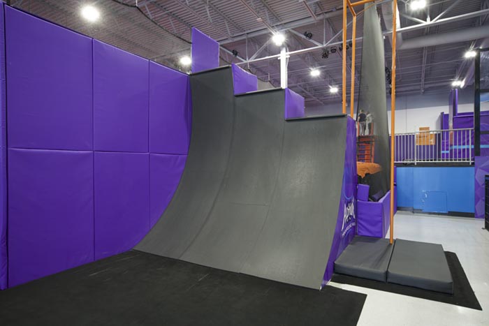 10&#39; WARPED WALL c/w RAILINGS